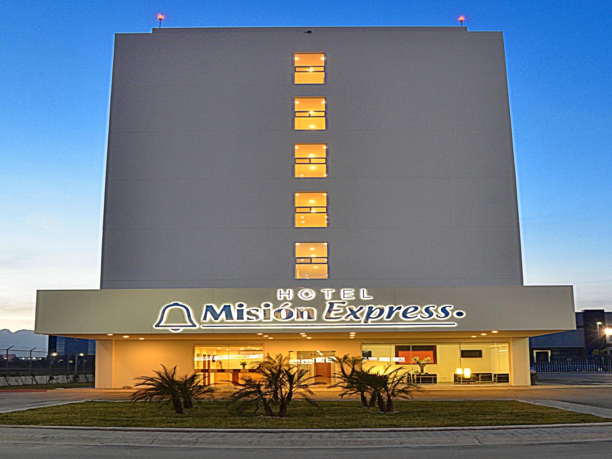 Hotel Mision Express Monterrey Aeropuerto La Fe à Apodaca Extérieur photo