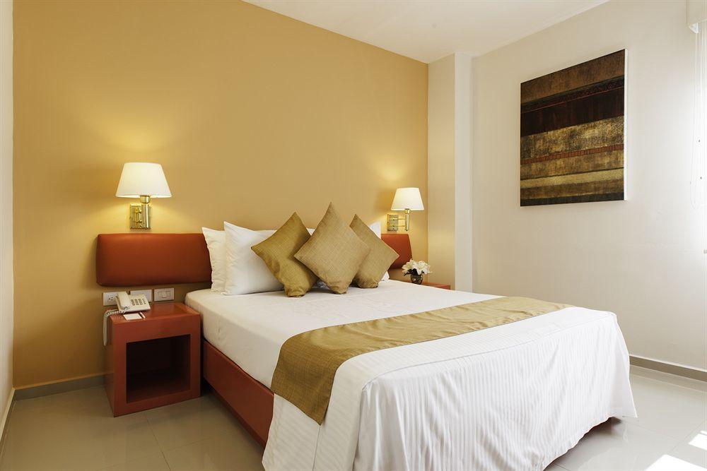 Hotel Mision Express Monterrey Aeropuerto La Fe à Apodaca Extérieur photo