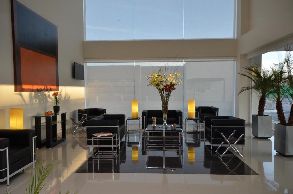 Hotel Mision Express Monterrey Aeropuerto La Fe à Apodaca Extérieur photo